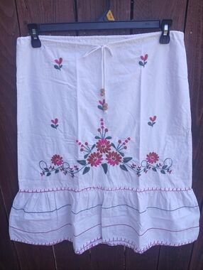 ROXY Boho Embroidered Floral Tiered White Skirt - Size M - Like New